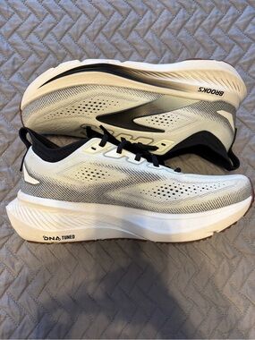 Brooks Men’s Glycerin 23 - White and Black